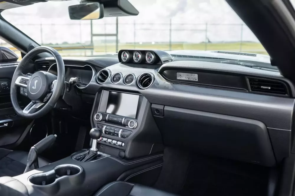 Dân chơi trải nghiệm chán chê Ford Mustang Shelby Super Snake rồi bán lại vẫn lời được gần 5 cây vàng- Ảnh 10. Dân chơi trải nghiệm chán chê Ford Mustang Shelby Super Snake rồi bán lại vẫn lời được gần 5 cây vàng- Ảnh 10.