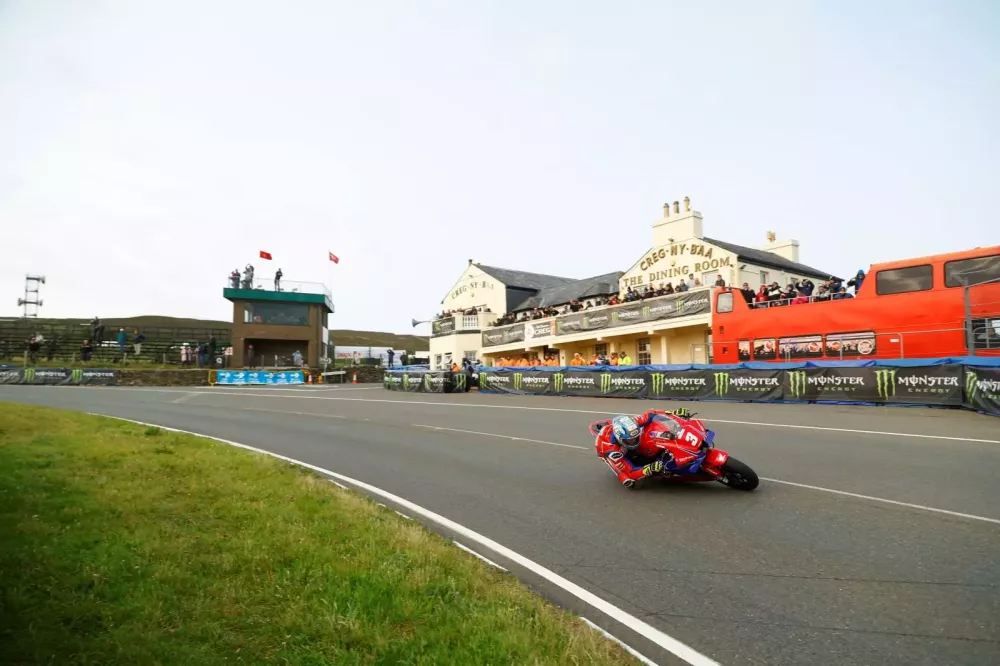 Cận cảnh Honda CBR1000RR-R Fireblade SP Dean Harrison Edition: Chỉ 12 chiếc sản xuất- Ảnh 2. Cận cảnh Honda CBR1000RR-R Fireblade SP Dean Harrison Edition: Chỉ 12 chiếc sản xuất- Ảnh 2.