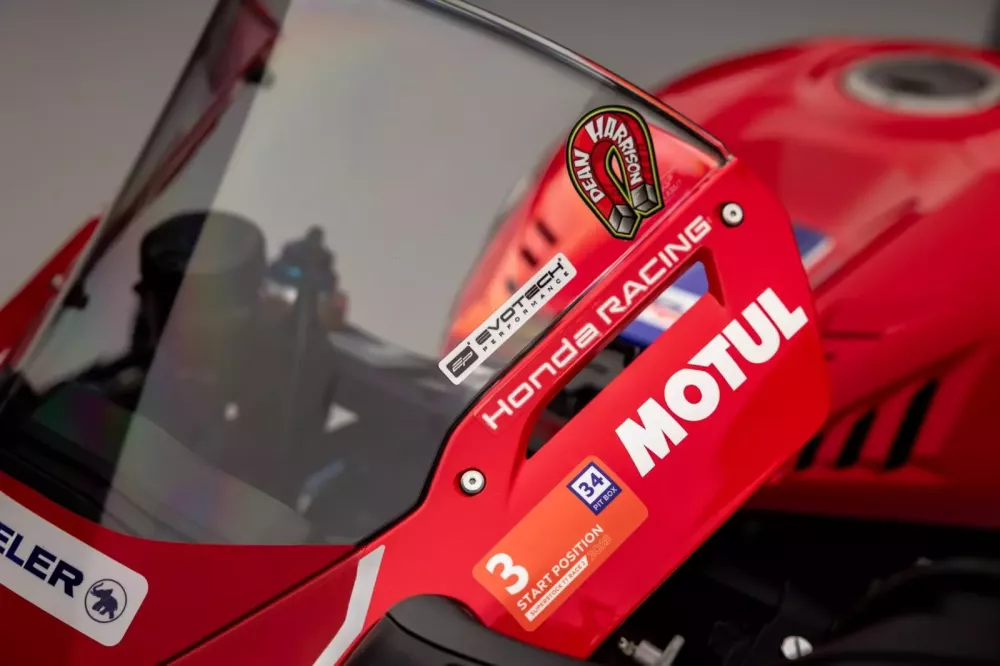 Cận cảnh Honda CBR1000RR-R Fireblade SP Dean Harrison Edition: Chỉ 12 chiếc sản xuất- Ảnh 8. Cận cảnh Honda CBR1000RR-R Fireblade SP Dean Harrison Edition: Chỉ 12 chiếc sản xuất- Ảnh 8.