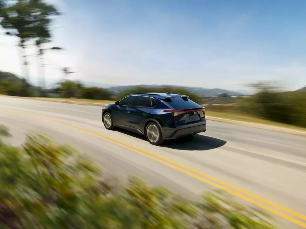 Toyota bZ 2026 ra mắt với nhiều cải tiến quan trọng: Đi xa hơn, sạc nhanh hơn, thêm công nghệ- Ảnh 3. Toyota bZ 2026 ra mắt với nhiều cải tiến quan trọng: Đi xa hơn, sạc nhanh hơn, thêm công nghệ- Ảnh 3.