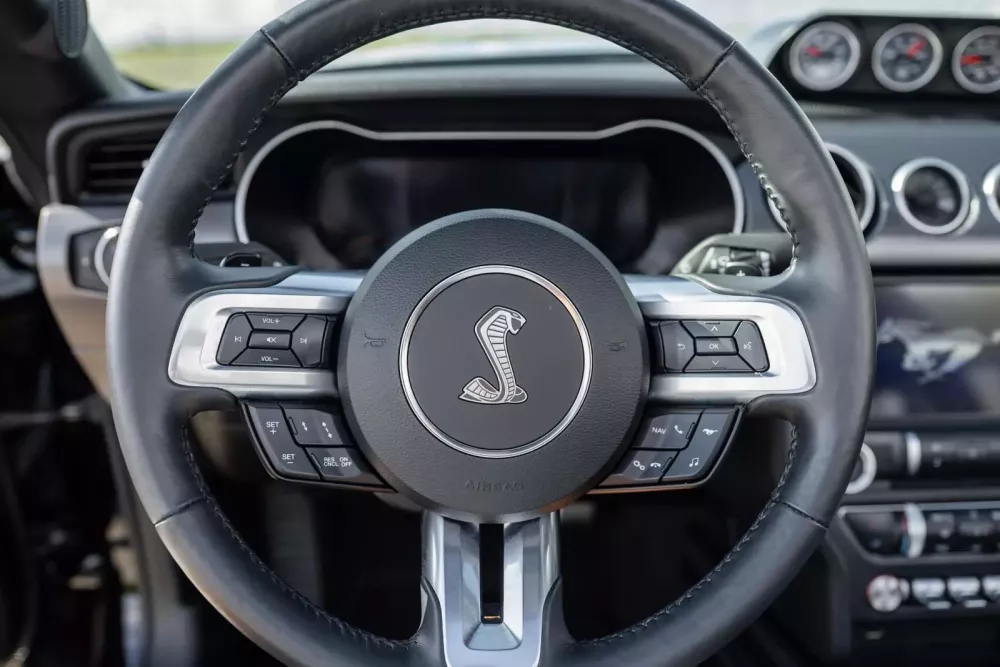 Dân chơi trải nghiệm chán chê Ford Mustang Shelby Super Snake rồi bán lại vẫn lời được gần 5 cây vàng- Ảnh 9. Dân chơi trải nghiệm chán chê Ford Mustang Shelby Super Snake rồi bán lại vẫn lời được gần 5 cây vàng- Ảnh 9.