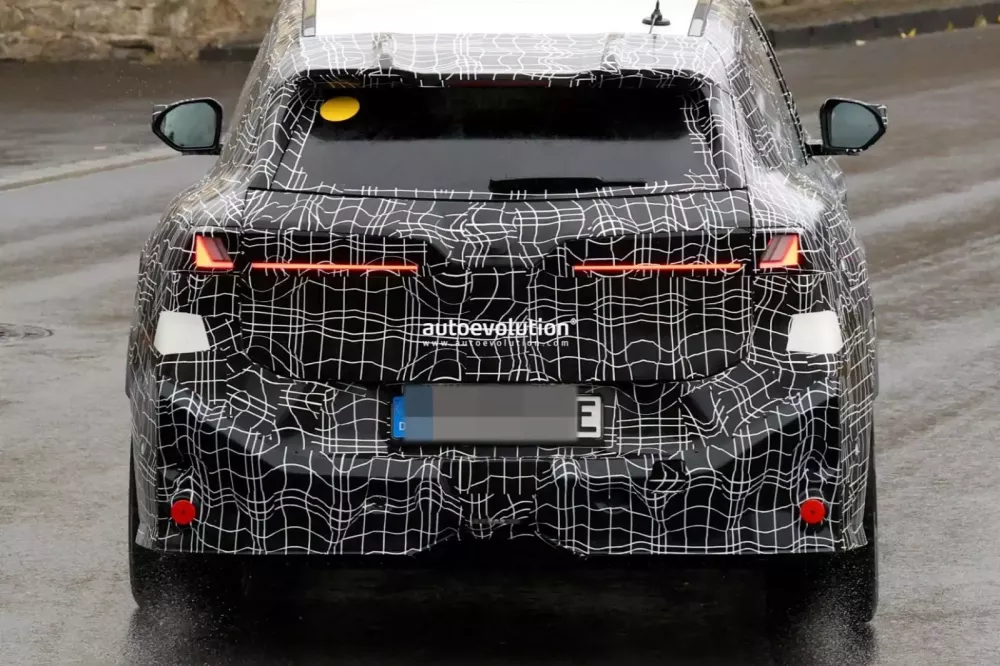 BMW iX3 M 2028 bắt gặp với lớp ngụy trang kín như bưng nhưng vẫn có chi tiết lộ ra ở nắp capô- Ảnh 6.