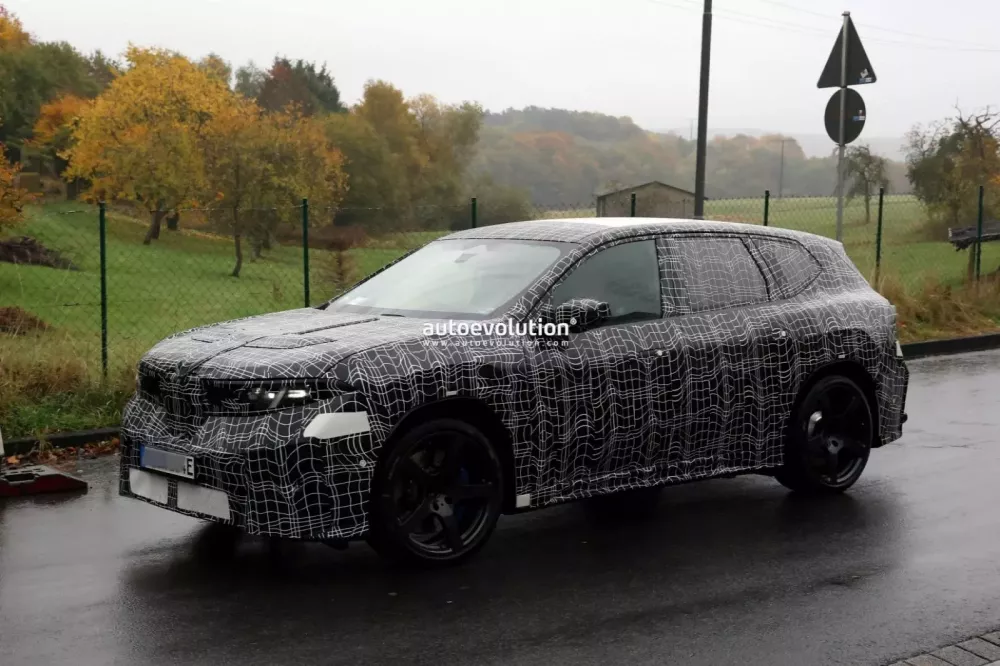 BMW iX3 M 2028 bắt gặp với lớp ngụy trang kín như bưng nhưng vẫn có chi tiết lộ ra ở nắp capô- Ảnh 4.