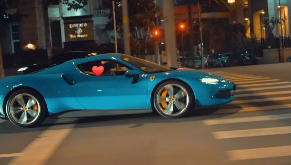 Siêu xe mui trần Ferrari 296 GTS màu lạ âm thầm về Việt Nam: Chủ nhân rất chăm chỉ mang xe dạo phố- Ảnh 2. Siêu xe mui trần Ferrari 296 GTS màu lạ âm thầm về Việt Nam: Chủ nhân rất chăm chỉ mang xe dạo phố- Ảnh 2.