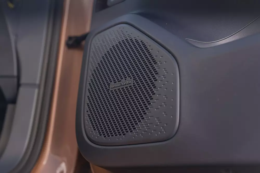 Lynk & Co 08 có hệ thống âm thanh Harman Kardon Lynk & Co 08 có hệ thống âm thanh Harman Kardon