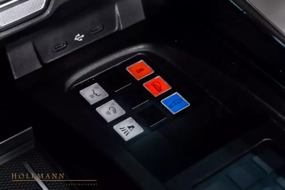 Cứ tưởng như Mercedes-Benz S-Class bình thường nhưng hóa ra chiếc xe này "đụng vào phỏng tay"- Ảnh 11.