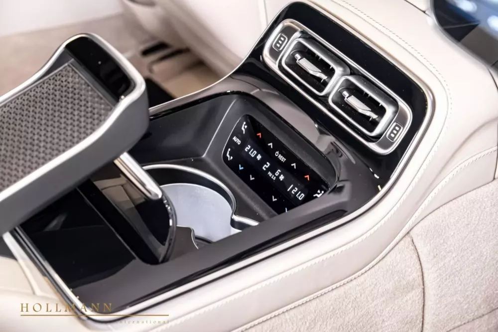 Cứ tưởng như Mercedes-Benz S-Class bình thường nhưng hóa ra chiếc xe này "đụng vào phỏng tay"- Ảnh 16.