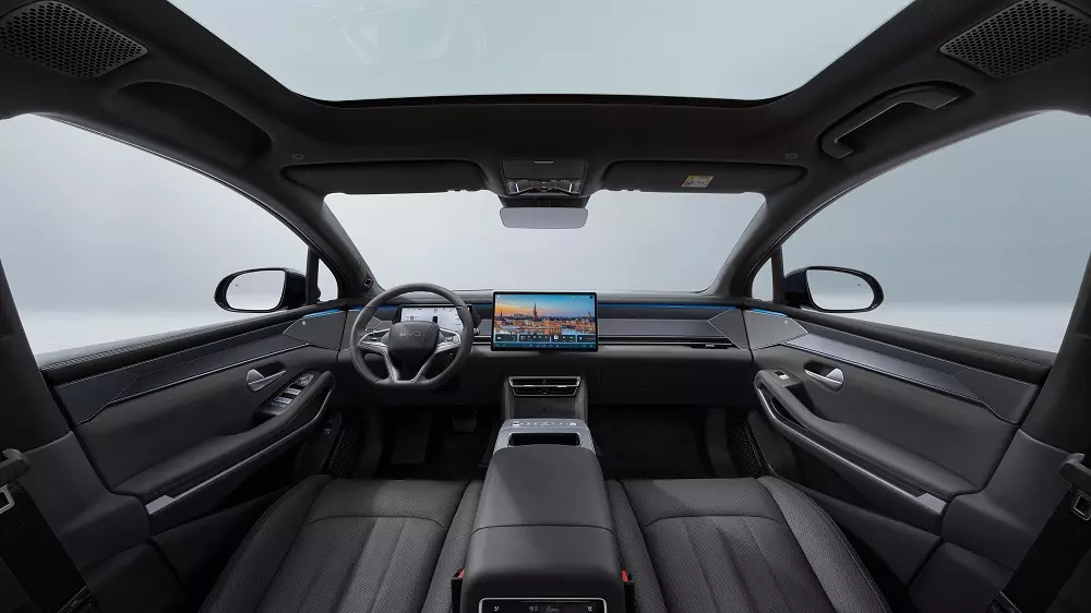 Nội thất rộng rãi bên trong BYD Atto 8