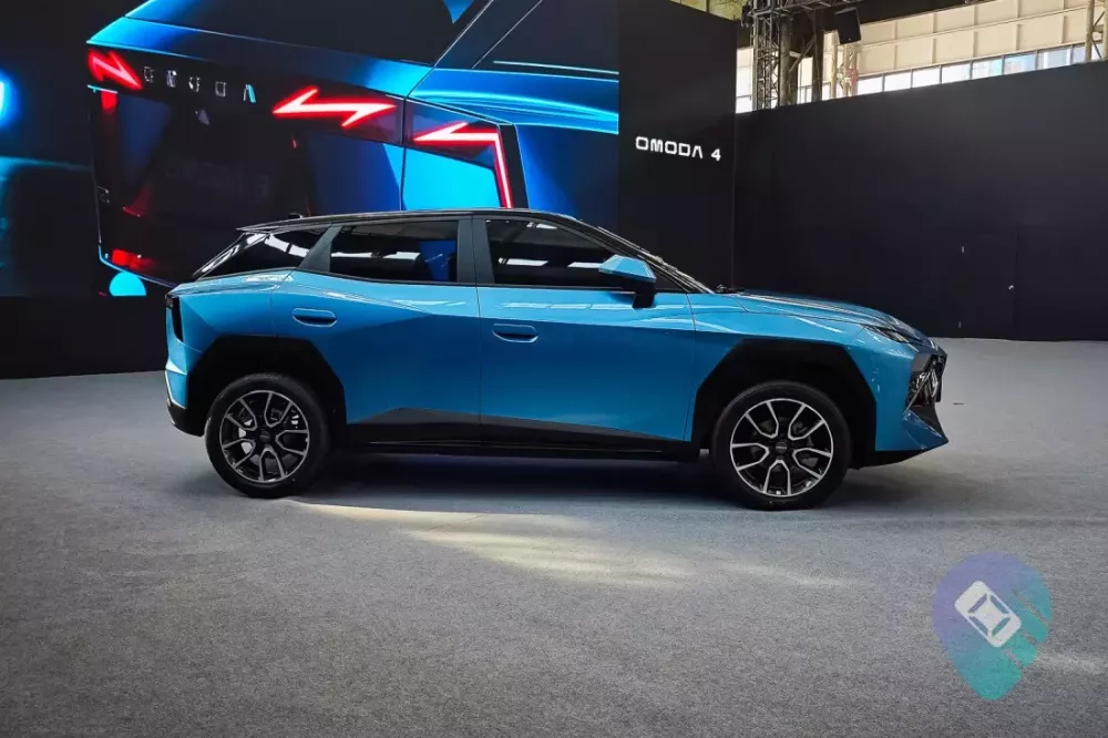 Omoda 4 nhìn từ bên sườn