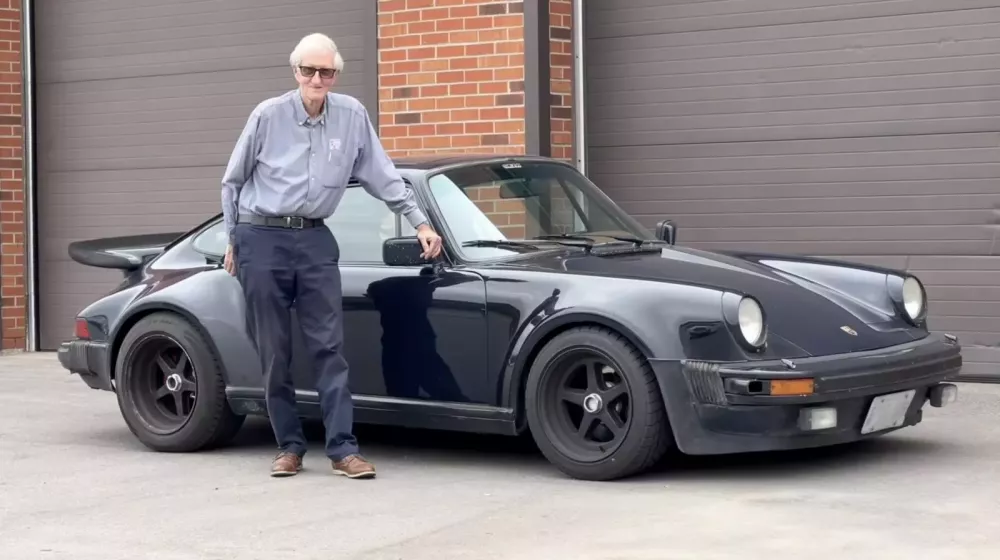 Khâm phục quý ông lớn tuổi đã lái chiếc Porsche 911 này hơn 1,3 triệu km trong hàng thập kỷ qua- Ảnh 2. Khâm phục quý ông lớn tuổi đã lái chiếc Porsche 911 này hơn 1,3 triệu km trong hàng thập kỷ qua- Ảnh 2.