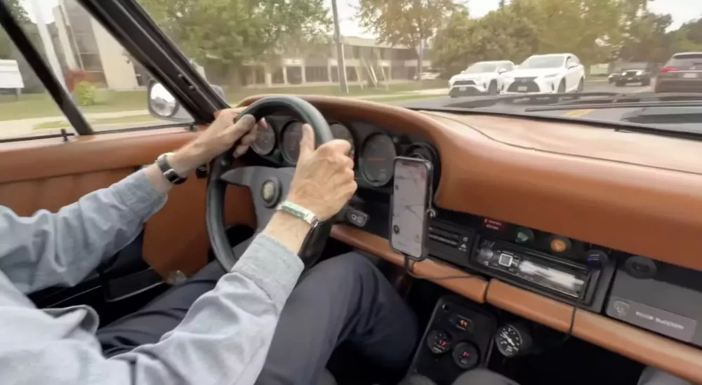 Khâm phục quý ông lớn tuổi đã lái chiếc Porsche 911 này hơn 1,3 triệu km trong hàng thập kỷ qua- Ảnh 5. Khâm phục quý ông lớn tuổi đã lái chiếc Porsche 911 này hơn 1,3 triệu km trong hàng thập kỷ qua- Ảnh 5.