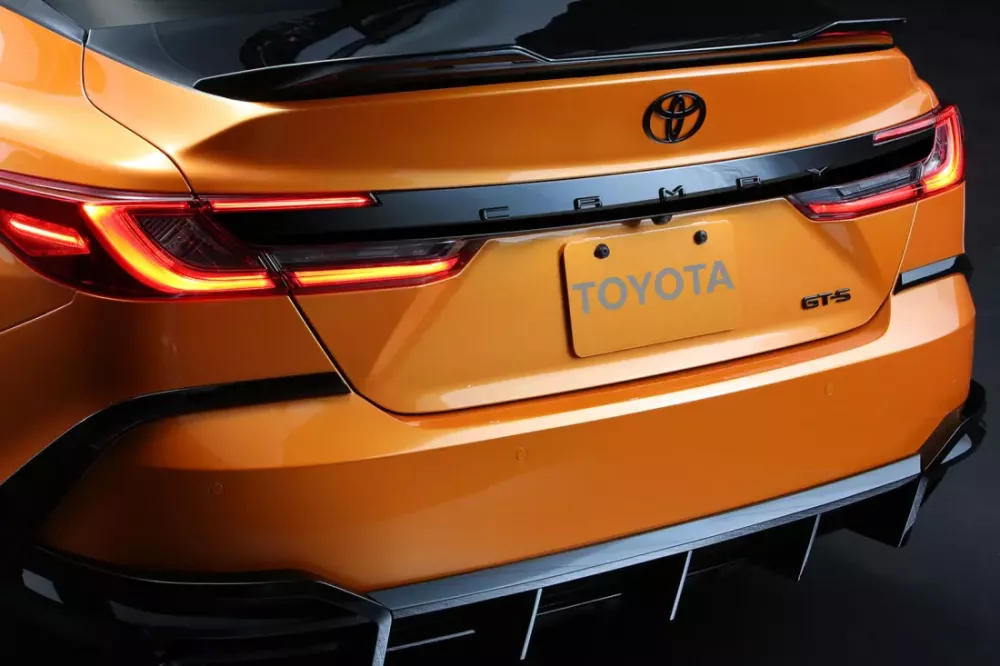 Toyota Camry GT-S Concept sở hữu cánh gió đuôi phía sau Toyota Camry GT-S Concept sở hữu cánh gió đuôi phía sau
