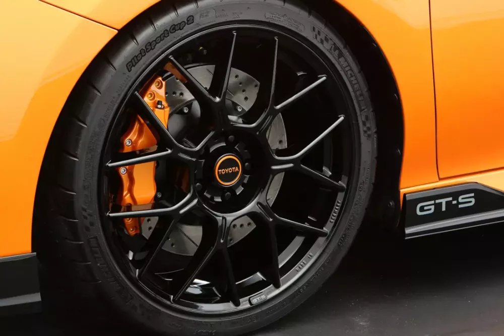 Bộ mâm sơn đen khỏe khoắn của Toyota Camry GT-S Concept Bộ mâm sơn đen khỏe khoắn của Toyota Camry GT-S Concept