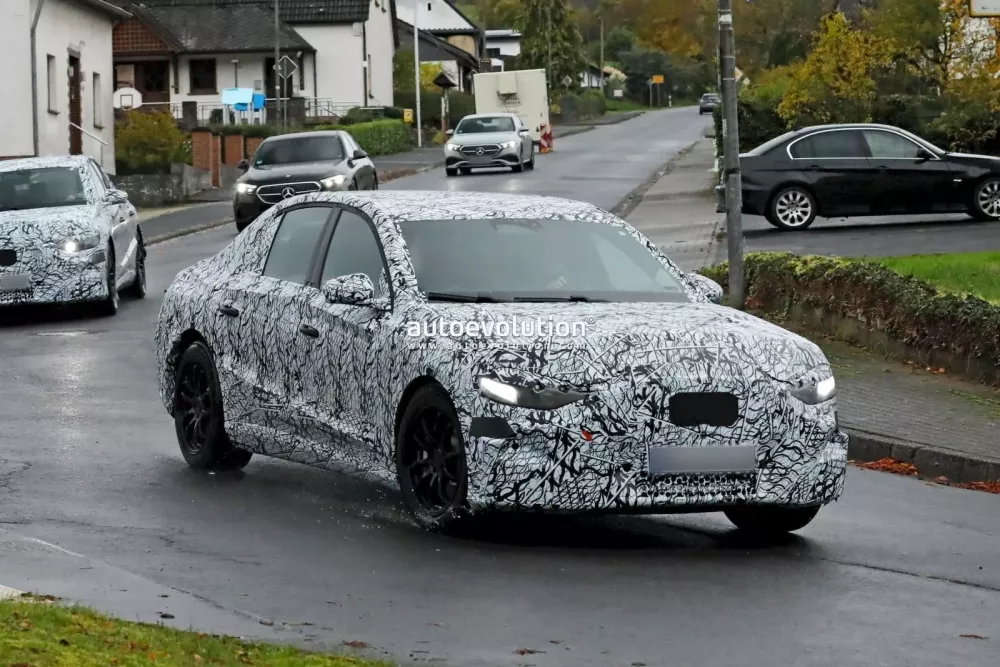 Mercedes-Benz E-Class EQ 2028 lần đầu tiên bị phát hiện- Ảnh 5. Mercedes-Benz E-Class EQ 2028 lần đầu tiên bị phát hiện- Ảnh 5.