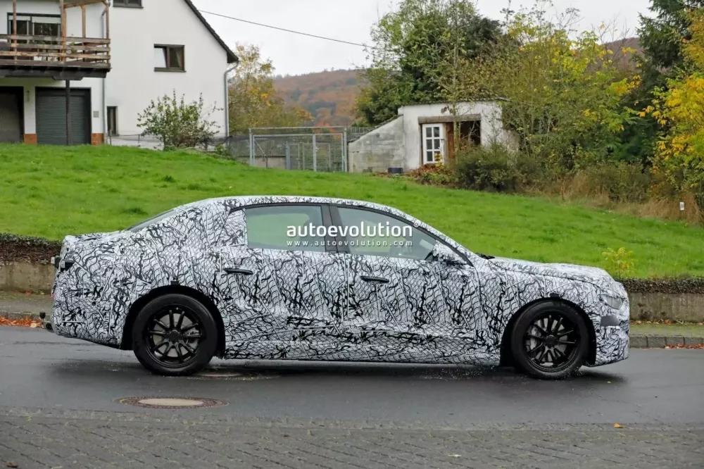 Mercedes-Benz E-Class EQ 2028 lần đầu tiên bị phát hiện- Ảnh 3. Mercedes-Benz E-Class EQ 2028 lần đầu tiên bị phát hiện- Ảnh 3.