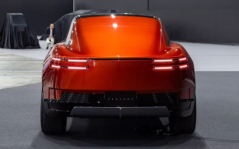 Đèn hậu của Toyota Century One of One có thiết kế tương đồng với đèn pha