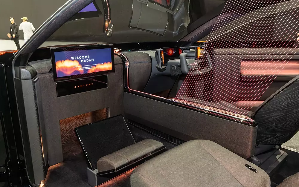 Phía trước ghế phụ lái của Toyota Century One of One có màn hình giải trí cỡ lớn