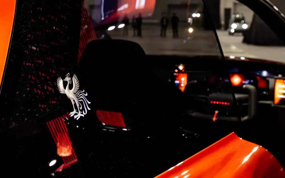 Logo phượng hoàng đặc trưng của dòng Toyota Century