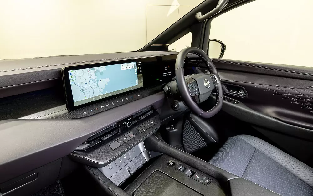 keo nha cai com truc tiep bong da sở hữu 2 màn hình cỡ lớn trên mặt táp-lô