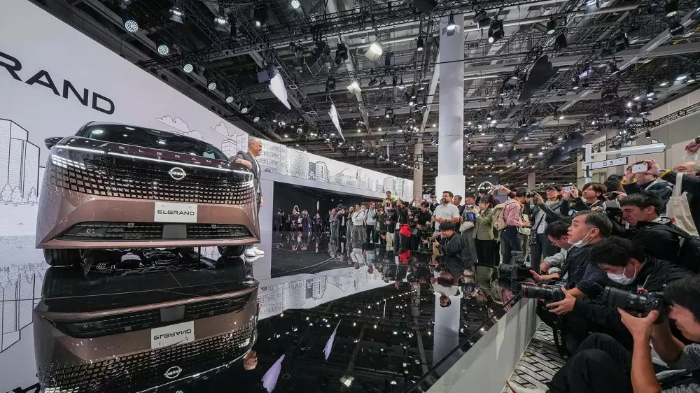 keo nha cai com truc tiep bong da ra mắt, cạnh tranh với chuyên cơ mặt đất Toyota Alphard