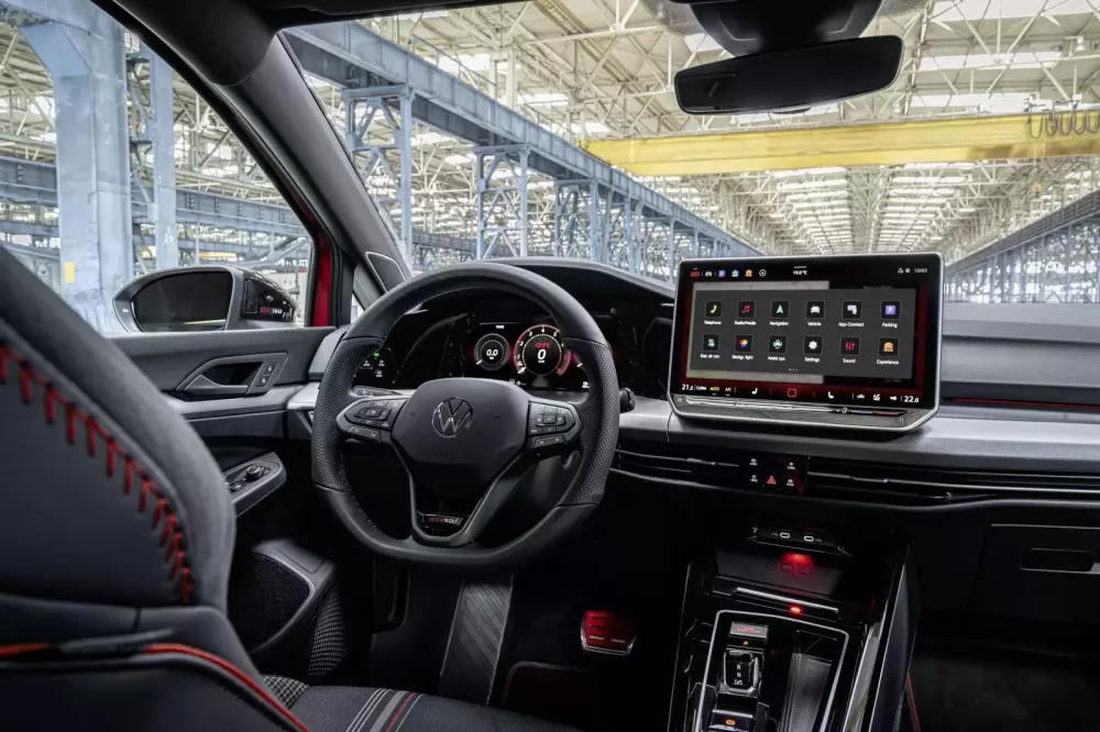 Chi tiết Golf GTI Edition 50, chiếc bong da truc tiep xoi lac Volkswagen mạnh nhất từ trước đến nay- Ảnh 13.