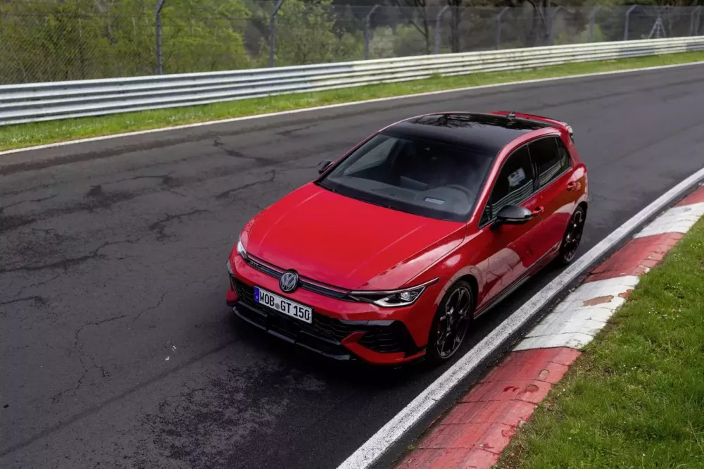 Chi tiết Golf GTI Edition 50, chiếc bong da truc tiep xoi lac Volkswagen mạnh nhất từ trước đến nay- Ảnh 7.