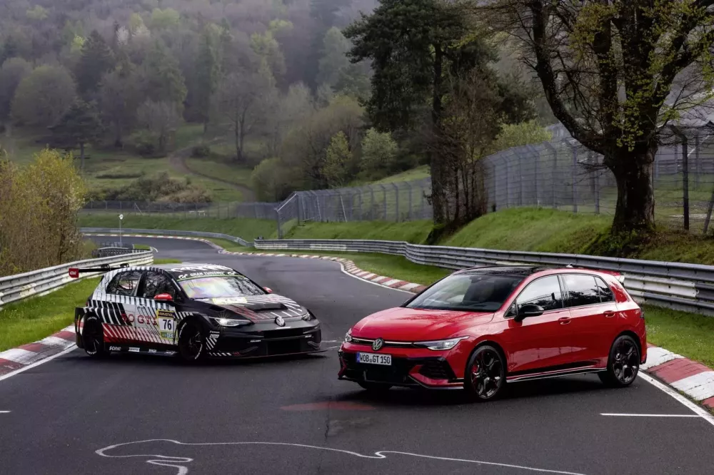 Chi tiết Golf GTI Edition 50, chiếc bong da truc tiep xoi lac Volkswagen mạnh nhất từ trước đến nay- Ảnh 1.