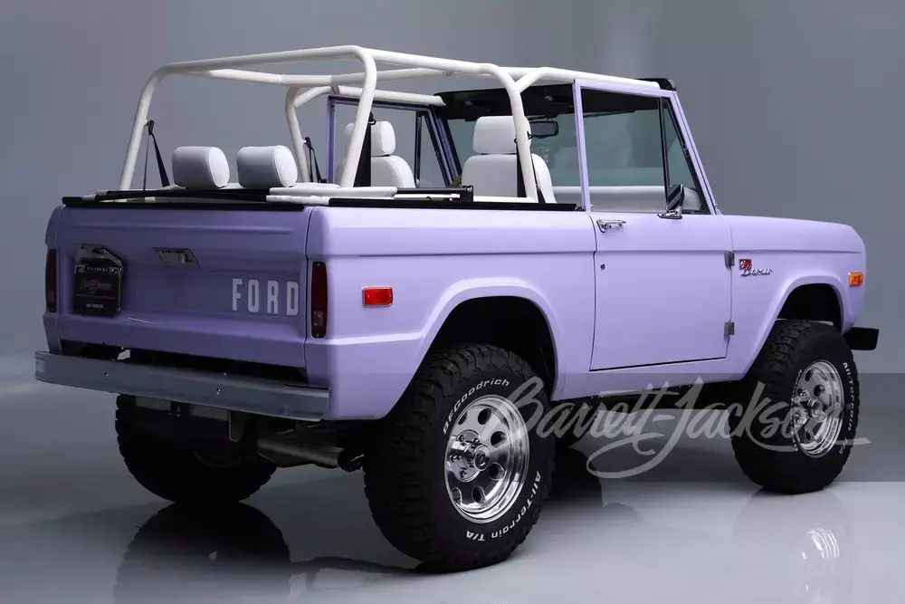Đây chắc chắn là Ford Bronco đắt nhất thế giới, ai đó đã mạnh dạn trả 11,57 tỷ đồng- Ảnh 3. Đây chắc chắn là Ford Bronco đắt nhất thế giới, ai đó đã mạnh dạn trả 11,57 tỷ đồng- Ảnh 3.