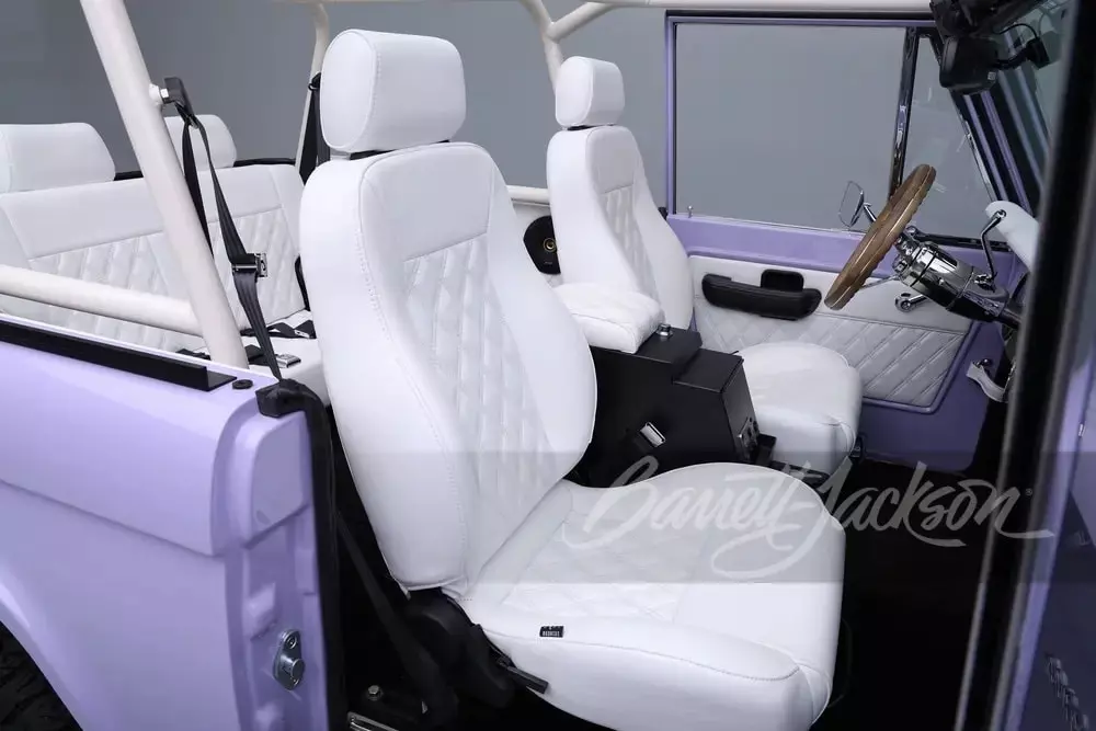 Đây chắc chắn là Ford Bronco đắt nhất thế giới, ai đó đã mạnh dạn trả 11,57 tỷ đồng- Ảnh 8. Đây chắc chắn là Ford Bronco đắt nhất thế giới, ai đó đã mạnh dạn trả 11,57 tỷ đồng- Ảnh 8.