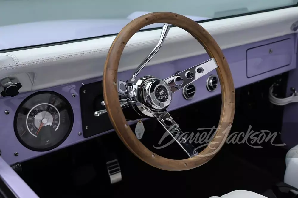 Đây chắc chắn là Ford Bronco đắt nhất thế giới, ai đó đã mạnh dạn trả 11,57 tỷ đồng- Ảnh 11. Đây chắc chắn là Ford Bronco đắt nhất thế giới, ai đó đã mạnh dạn trả 11,57 tỷ đồng- Ảnh 11.