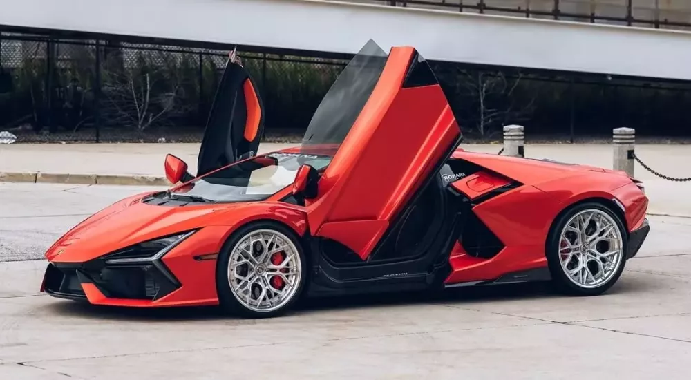 Lamborghini Revuelto đã màu đỏ cam nóng bỏng lại còn trang bị bộ mâm quá ấn tượng- Ảnh 2. Lamborghini Revuelto đã màu đỏ cam nóng bỏng lại còn trang bị bộ mâm quá ấn tượng- Ảnh 2.