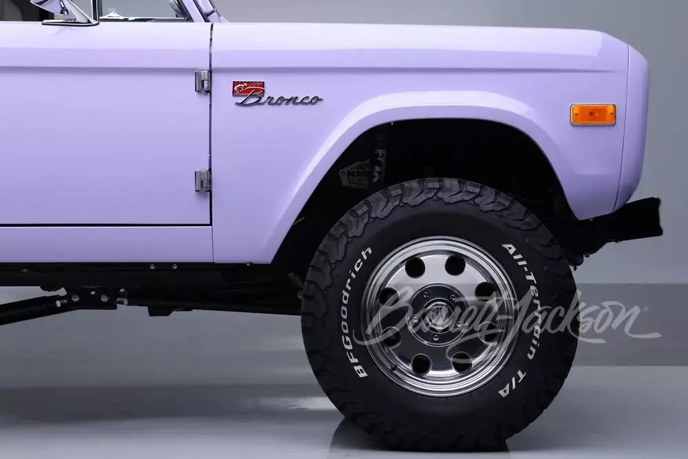 Đây chắc chắn là Ford Bronco đắt nhất thế giới, ai đó đã mạnh dạn trả 11,57 tỷ đồng- Ảnh 5. Đây chắc chắn là Ford Bronco đắt nhất thế giới, ai đó đã mạnh dạn trả 11,57 tỷ đồng- Ảnh 5.