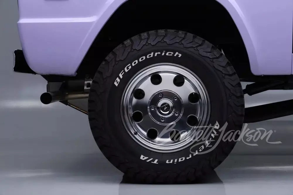 Đây chắc chắn là Ford Bronco đắt nhất thế giới, ai đó đã mạnh dạn trả 11,57 tỷ đồng- Ảnh 10. Đây chắc chắn là Ford Bronco đắt nhất thế giới, ai đó đã mạnh dạn trả 11,57 tỷ đồng- Ảnh 10.