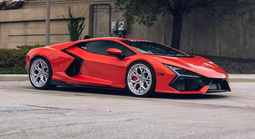 Lamborghini Revuelto đã màu đỏ cam nóng bỏng lại còn trang bị bộ mâm quá ấn tượng- Ảnh 7. Lamborghini Revuelto đã màu đỏ cam nóng bỏng lại còn trang bị bộ mâm quá ấn tượng- Ảnh 7.