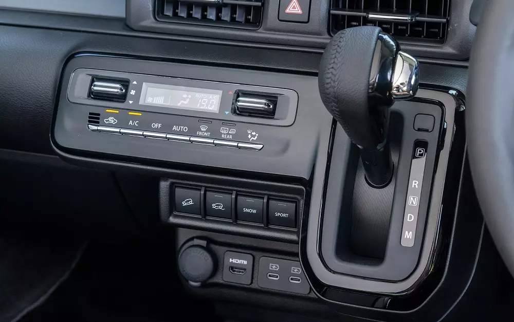 Cần số gắn trên mặt táp-lô của Suzuki XBEE 2026 Cần số gắn trên mặt táp-lô của Suzuki XBEE 2026