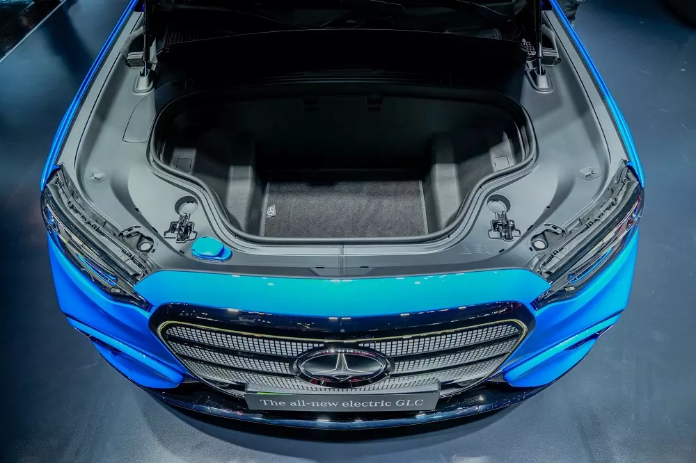 Mercedes-Benz GLC EQ có cốp nhỏ bên dưới nắp ca-pô Mercedes-Benz GLC EQ có cốp nhỏ bên dưới nắp ca-pô
