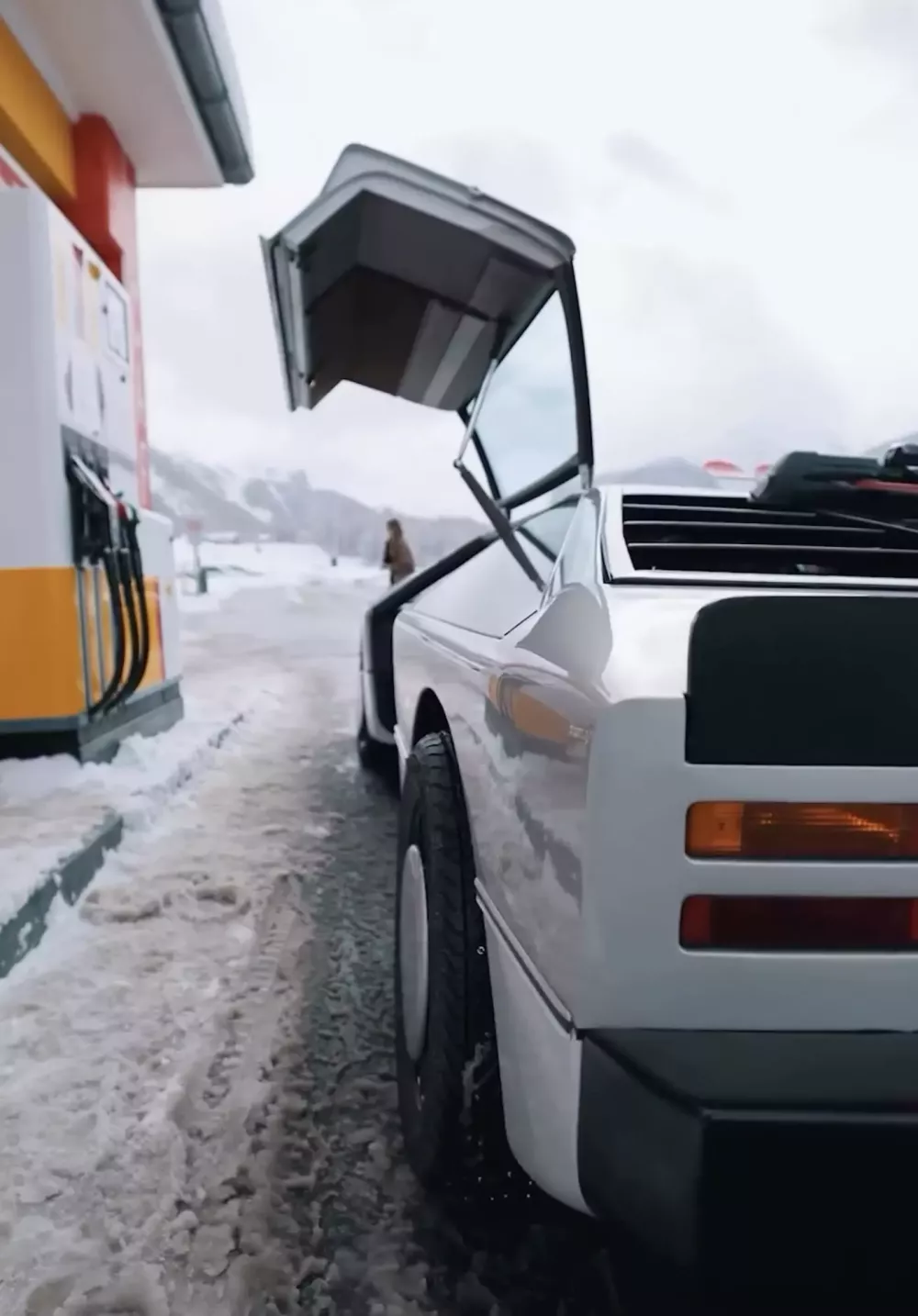 Những bí mật ẩn giấu về siêu phẩm Bulldog: Chiếc Aston Martin được chế tạo để chạy 322 km/h nhưng...- Ảnh 4. Những bí mật ẩn giấu về siêu phẩm Bulldog: Chiếc Aston Martin được chế tạo để chạy 322 km/h nhưng...- Ảnh 4.