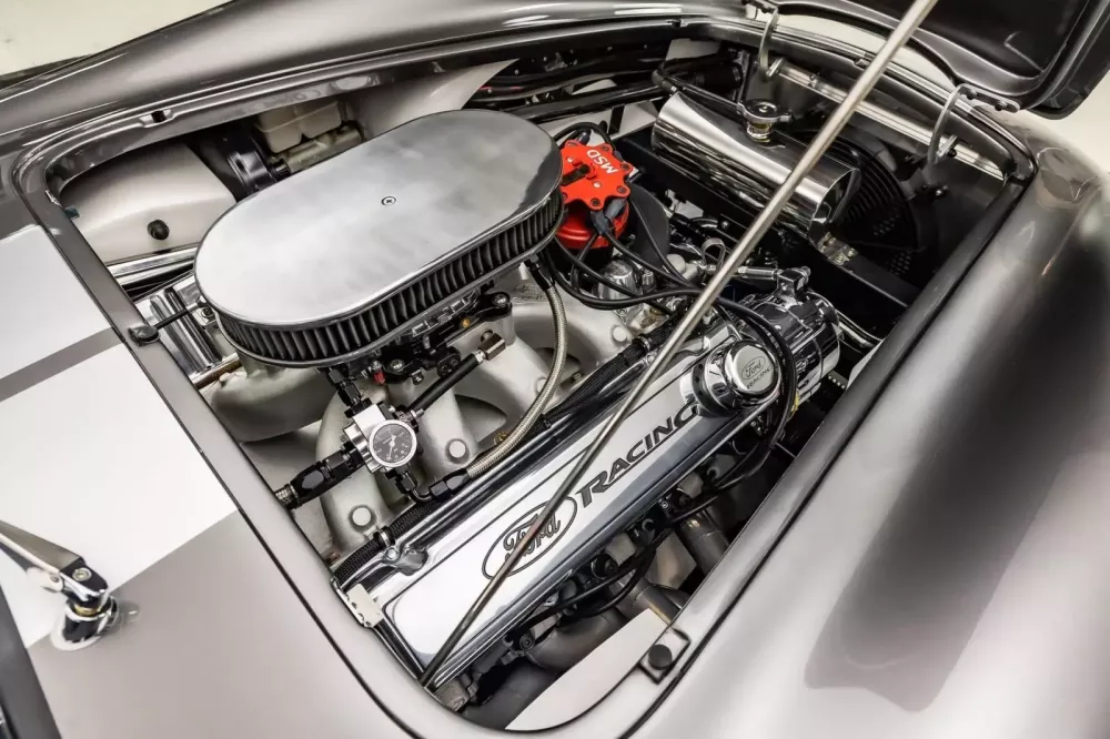 Cận cảnh Shelby Cobra Backdraft 1965, bản sao hoàn hảo của mẫu xe Mỹ- Ảnh 11. Cận cảnh Shelby Cobra Backdraft 1965, bản sao hoàn hảo của mẫu xe Mỹ- Ảnh 11.
