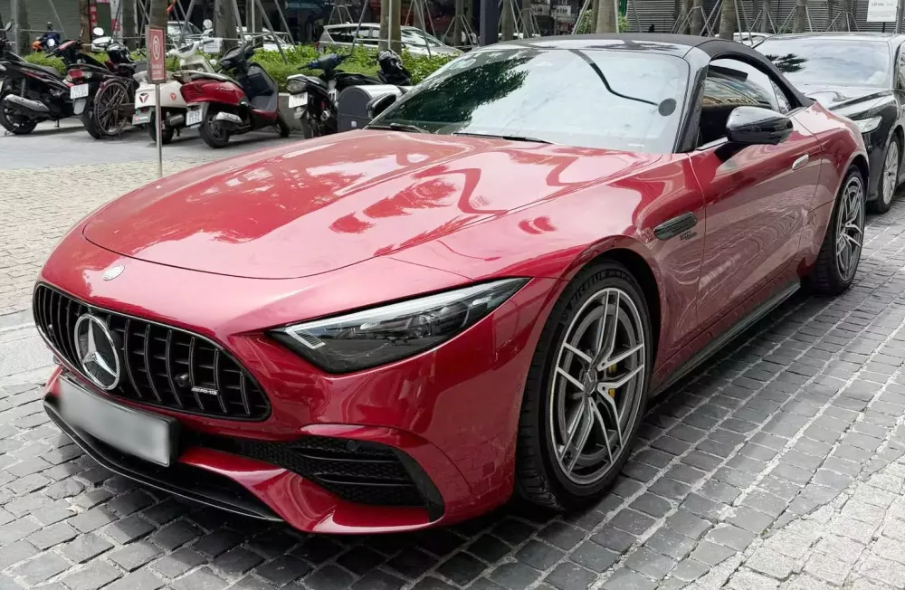 Cận cảnh Mercedes-AMG SL43 màu đỏ hàng hiếm, xe mui trần rớt giá nhất tại Việt Nam- Ảnh 3. Cận cảnh Mercedes-AMG SL43 màu đỏ hàng hiếm, xe mui trần rớt giá nhất tại Việt Nam- Ảnh 3.