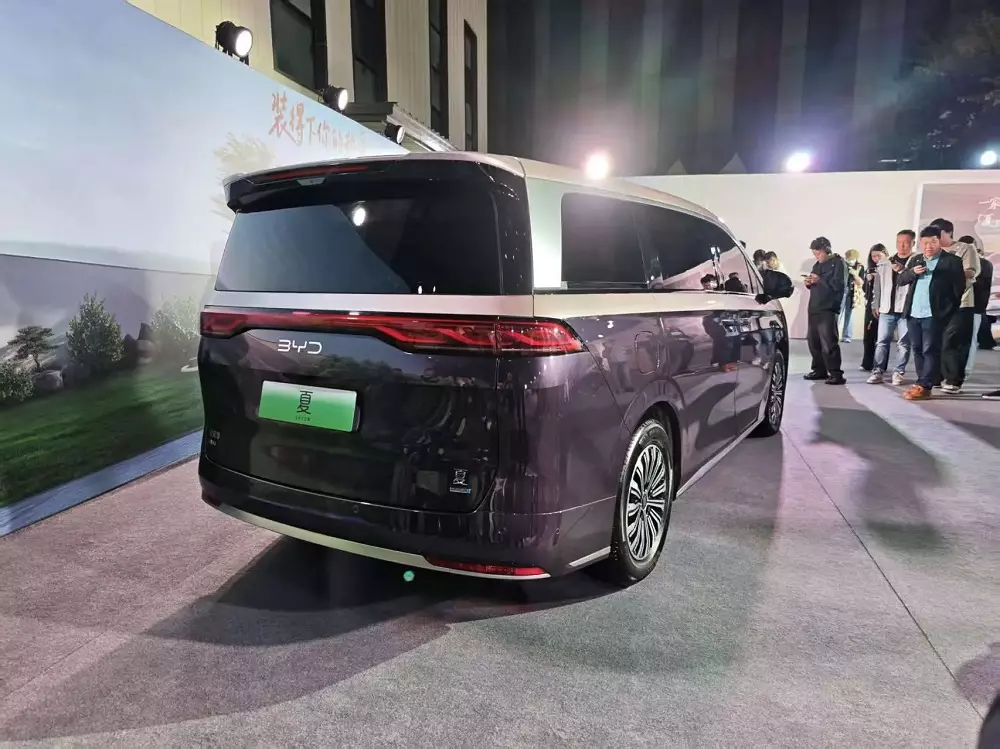 BYD M9 2026 có thể chạy hơn 200 km không tốn xăng BYD M9 2026 có thể chạy hơn 200 km không tốn xăng