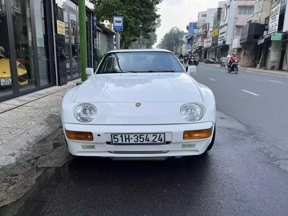 Porsche 944 phá cách của nhà sưu tập xe tại Việt Nam: Vốn dĩ đã có xe "zin" thì xe thứ 2 phải cho lạ nhưng đẹp- Ảnh 1. Porsche 944 phá cách của nhà sưu tập xe tại Việt Nam: Vốn dĩ đã có xe "zin" thì xe thứ 2 phải cho lạ nhưng đẹp- Ảnh 1.