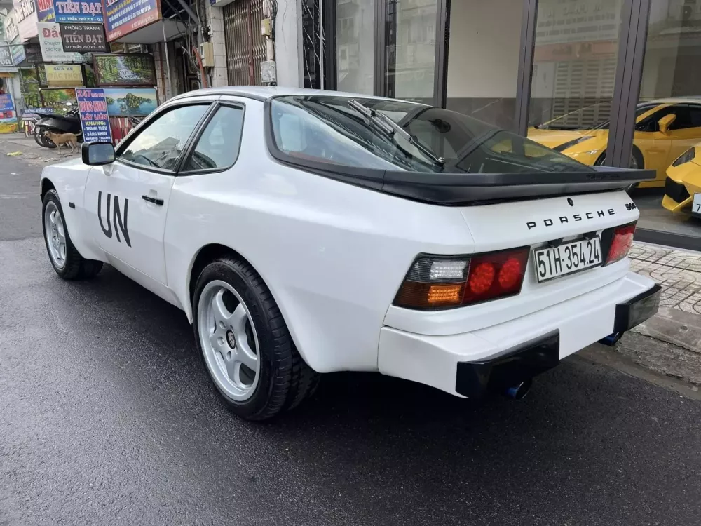 Porsche 944 phá cách của nhà sưu tập xe tại Việt Nam: Vốn dĩ đã có xe "zin" thì xe thứ 2 phải cho lạ nhưng đẹp- Ảnh 3. Porsche 944 phá cách của nhà sưu tập xe tại Việt Nam: Vốn dĩ đã có xe "zin" thì xe thứ 2 phải cho lạ nhưng đẹp- Ảnh 3.