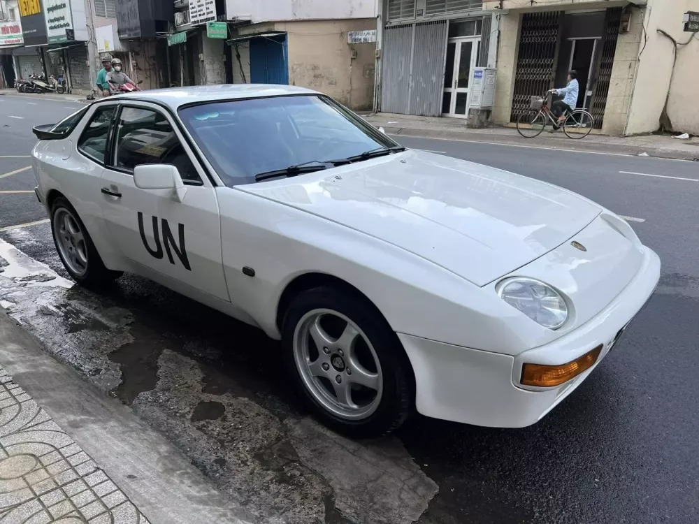 Porsche 944 phá cách của nhà sưu tập xe tại Việt Nam: Vốn dĩ đã có xe "zin" thì xe thứ 2 phải cho lạ nhưng đẹp- Ảnh 2. Porsche 944 phá cách của nhà sưu tập xe tại Việt Nam: Vốn dĩ đã có xe "zin" thì xe thứ 2 phải cho lạ nhưng đẹp- Ảnh 2.