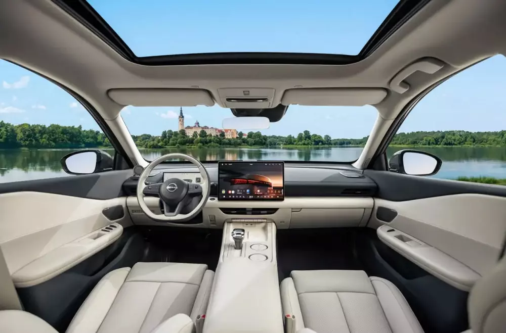 Khoang lái của Nissan Teana HarmonyOS Cockpit với màn hình cỡ lớn