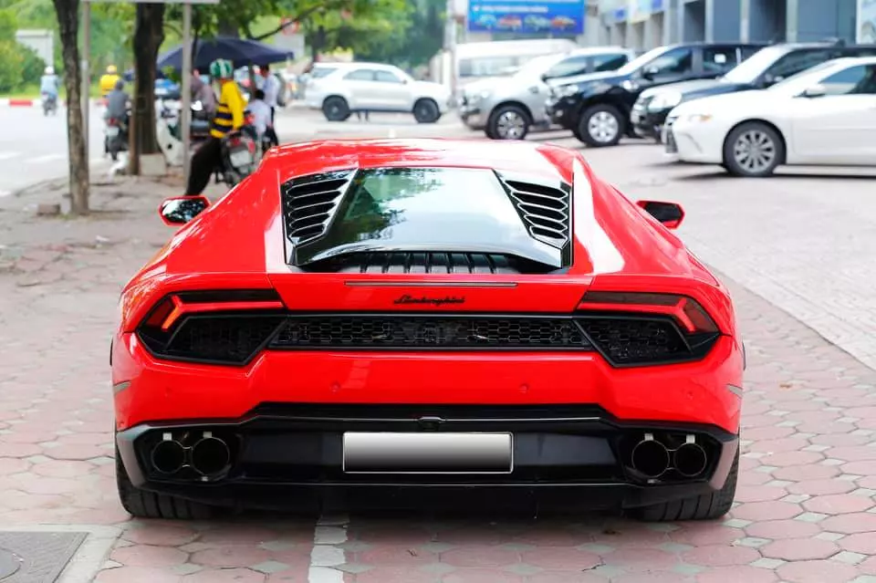 Lamborghini Huracan dẫn động cầu sau về Đồng Nai định cư, biển số hơn 100 triệu đồng- Ảnh 5. Lamborghini Huracan dẫn động cầu sau về Đồng Nai định cư, biển số hơn 100 triệu đồng- Ảnh 5.