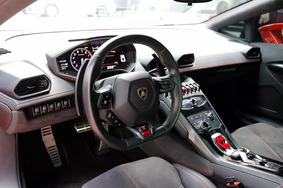 Lamborghini Huracan dẫn động cầu sau về Đồng Nai định cư, biển số hơn 100 triệu đồng- Ảnh 6. Lamborghini Huracan dẫn động cầu sau về Đồng Nai định cư, biển số hơn 100 triệu đồng- Ảnh 6.