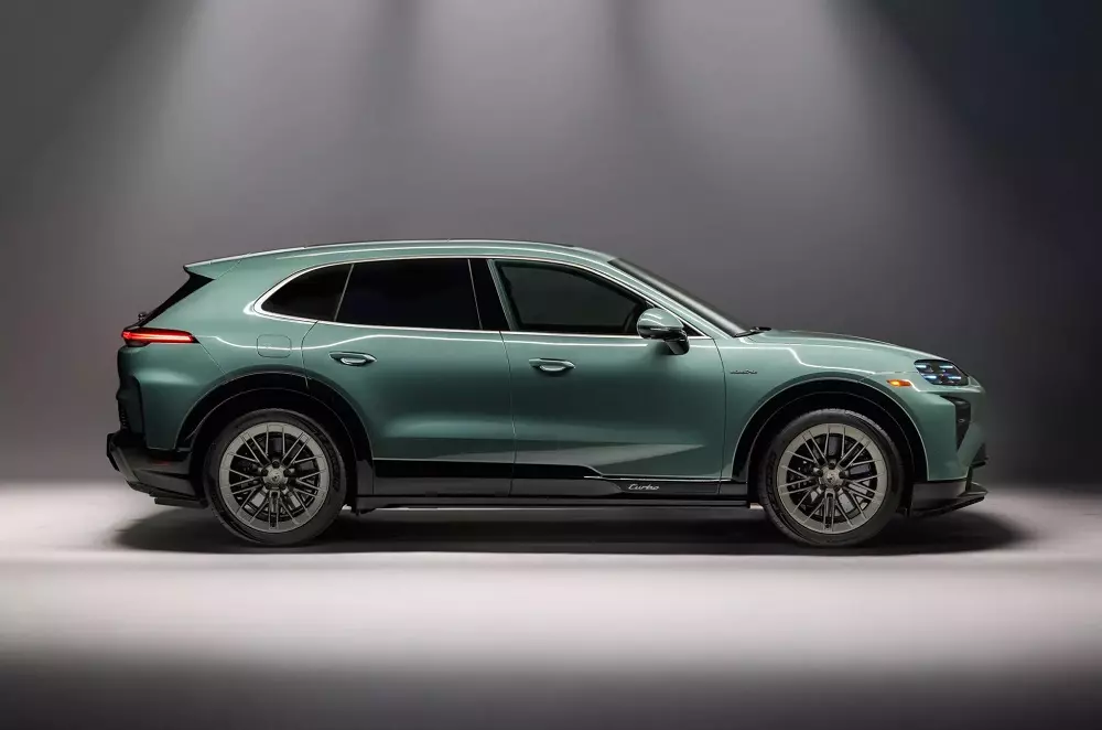 Hãng Porsche chưa công bố phạm vi di chuyển sau khi sạc của Cayenne Electric 