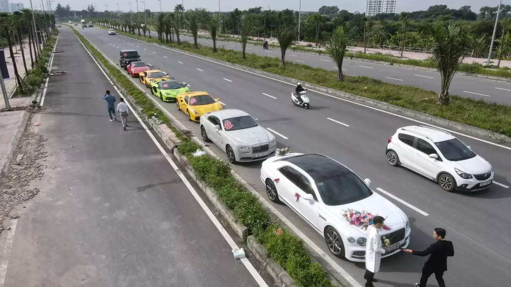 Dàn siêu xe chục tỷ đồng làm xe hoa tại Hà Nội: Tận 2 chiếc Lamborghini Aventador "SVJ"- Ảnh 1.