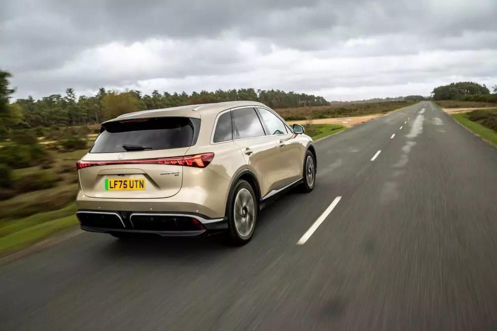 Đánh giá nhanh MGS6 mới ra mắt: Xe chạy được 531 km chỉ với một lần sạc, tăng tốc 0-97 km/h trong 5,1 giây- Ảnh 7. Đánh giá nhanh MGS6 mới ra mắt: Xe chạy được 531 km chỉ với một lần sạc, tăng tốc 0-97 km/h trong 5,1 giây- Ảnh 7.