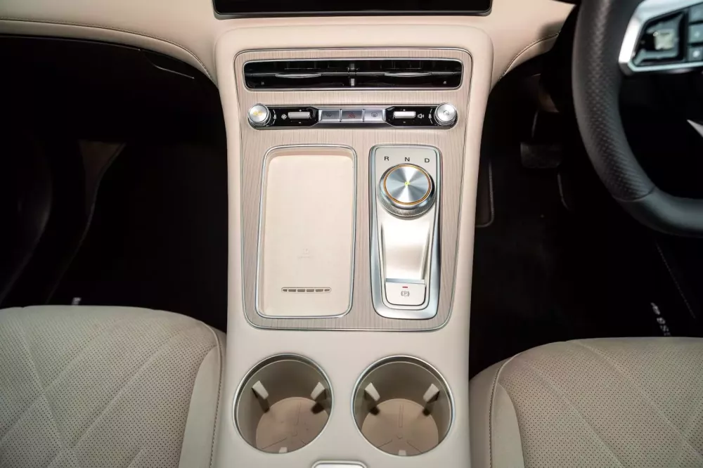 Đánh giá nhanh MGS6 mới ra mắt: Xe chạy được 531 km chỉ với một lần sạc, tăng tốc 0-97 km/h trong 5,1 giây- Ảnh 18. Đánh giá nhanh MGS6 mới ra mắt: Xe chạy được 531 km chỉ với một lần sạc, tăng tốc 0-97 km/h trong 5,1 giây- Ảnh 18.